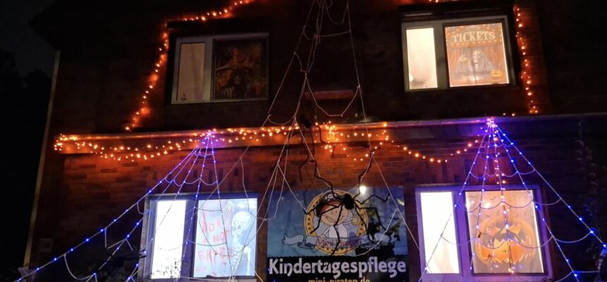 Kindertagespflege wird zum Halloween-Haus Kindertagespflege wird zum Halloween-Haus