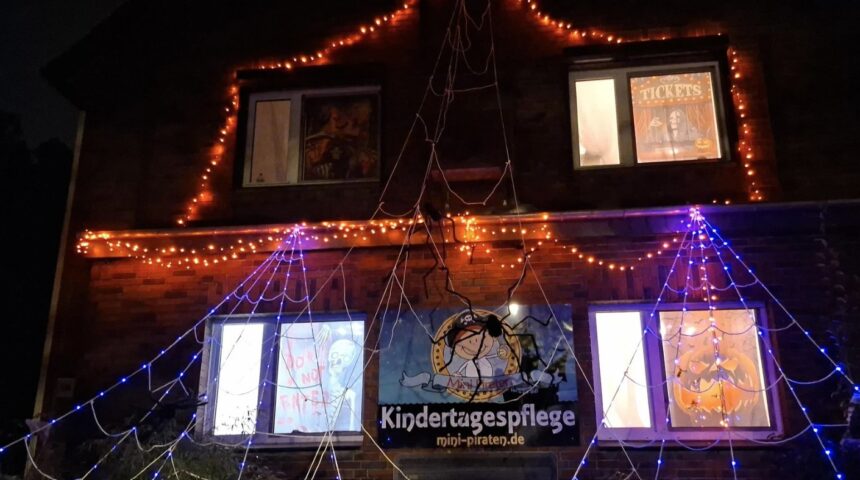 Kindertagespflege wird zum Halloween-Haus Kindertagespflege wird zum Halloween-Haus
